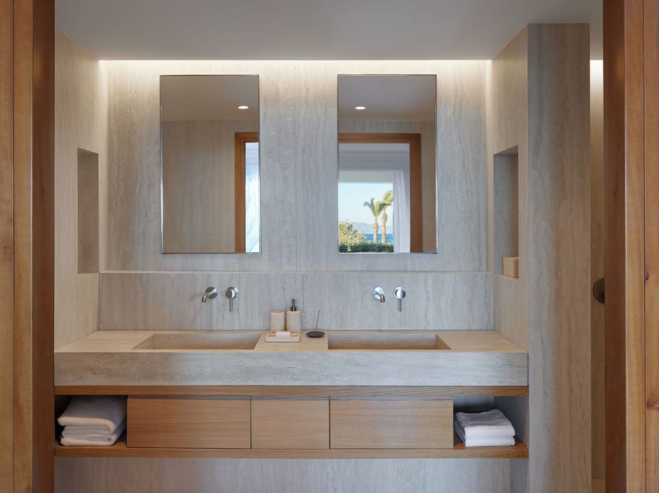 Combined shower/tub, free toiletries, hair dryer, bathrobes