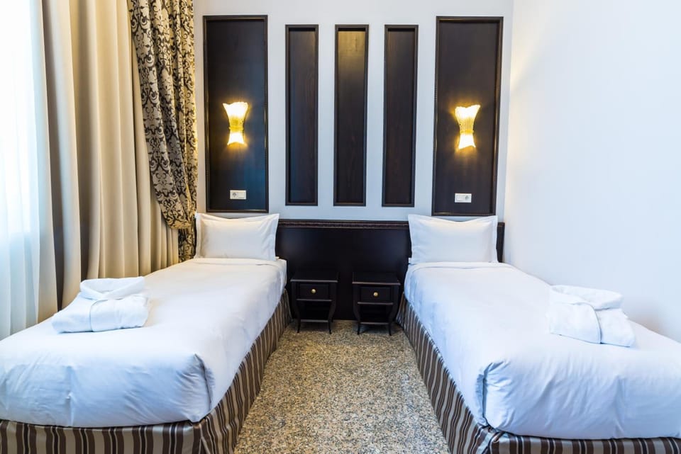 Minibar, in-room safe, desk, iron/ironing board