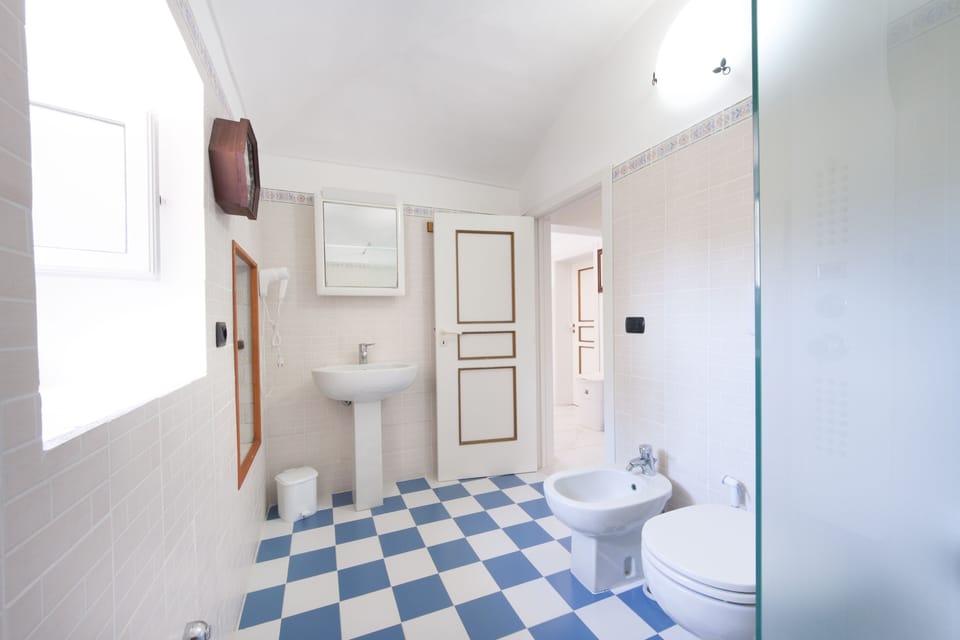Traditional Apartment, 1 Bedroom | Bathroom | Shower, free toiletries, hair dryer, bidet