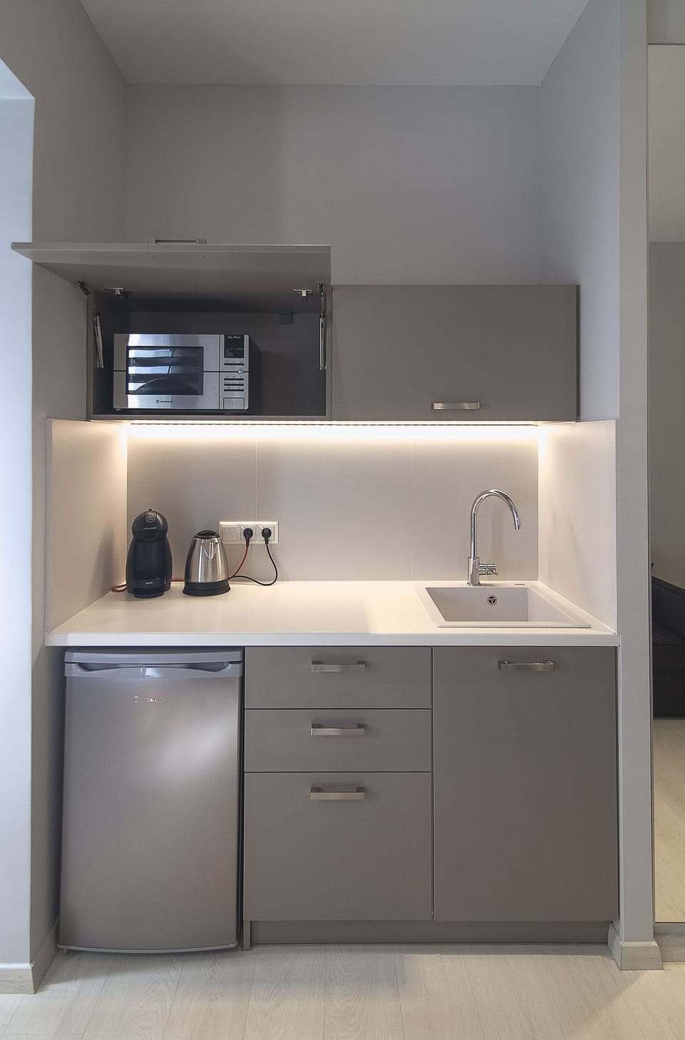 Superior Room | Private kitchenette | Fridge, microwave, espresso maker, coffee/tea maker