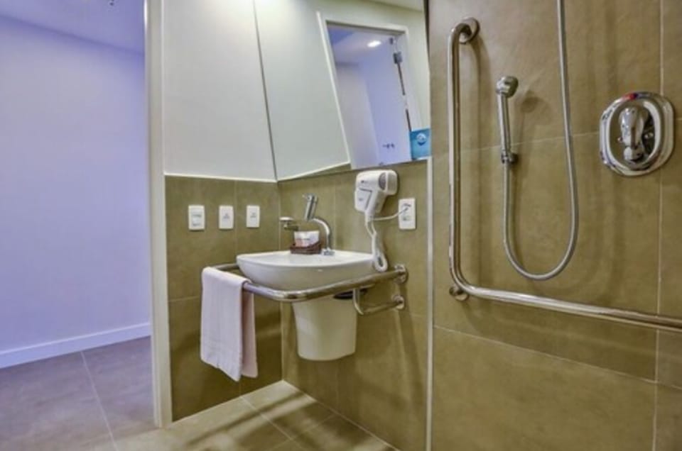 Standard Room, 1 Double Bed, Mobility Accessible | Bathroom | Shower, free toiletries, hair dryer, towels