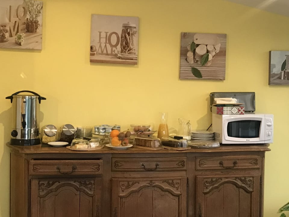Daily buffet breakfast for a fee