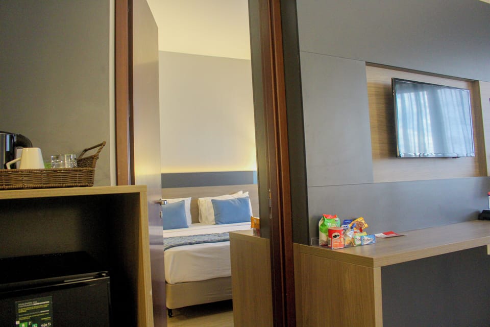 Family Room | In-room safe, desk, blackout drapes, soundproofing