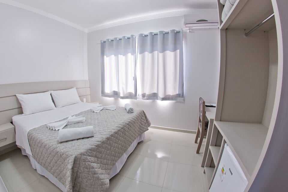 Superior Double Room | Bathroom | Shower, free toiletries, hair dryer, bidet