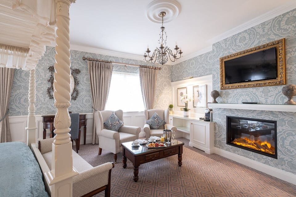 Honeymoon Double Room | In-room safe, desk, laptop workspace, soundproofing