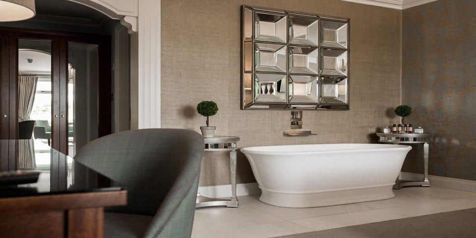 Romantic Double Room | In-room safe, desk, laptop workspace, soundproofing