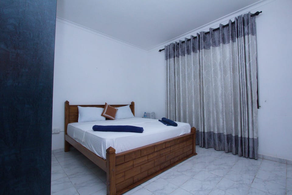 In-room safe, desk, iron/ironing board, rollaway beds (surcharge)
