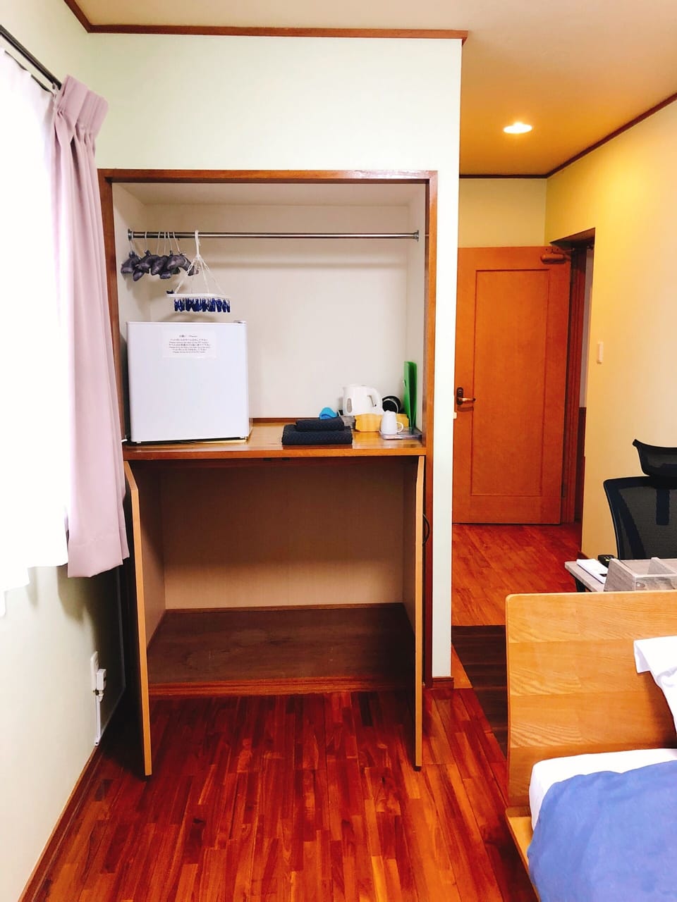 Single Room | Iron/ironing board, bed sheets