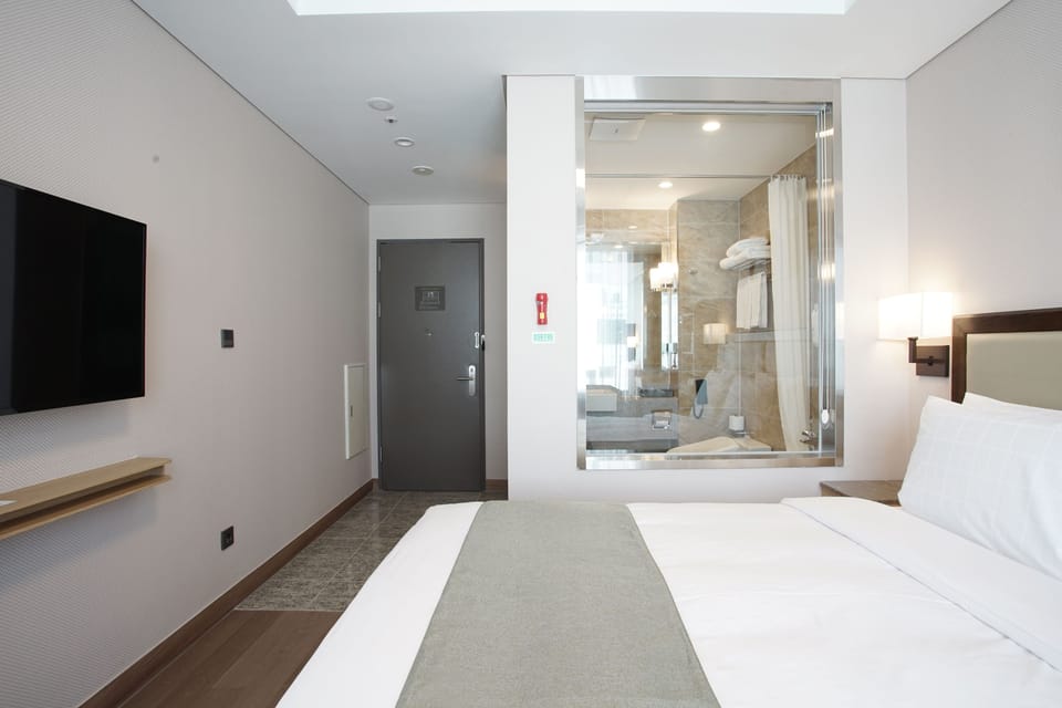 Family Twin Room | Premium bedding, down comforters, in-room safe, desk