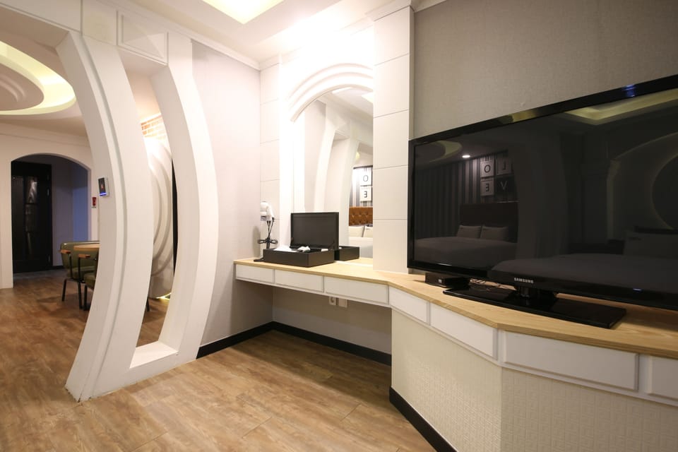 Deluxe Twin Room | Blackout drapes, free WiFi, bed sheets