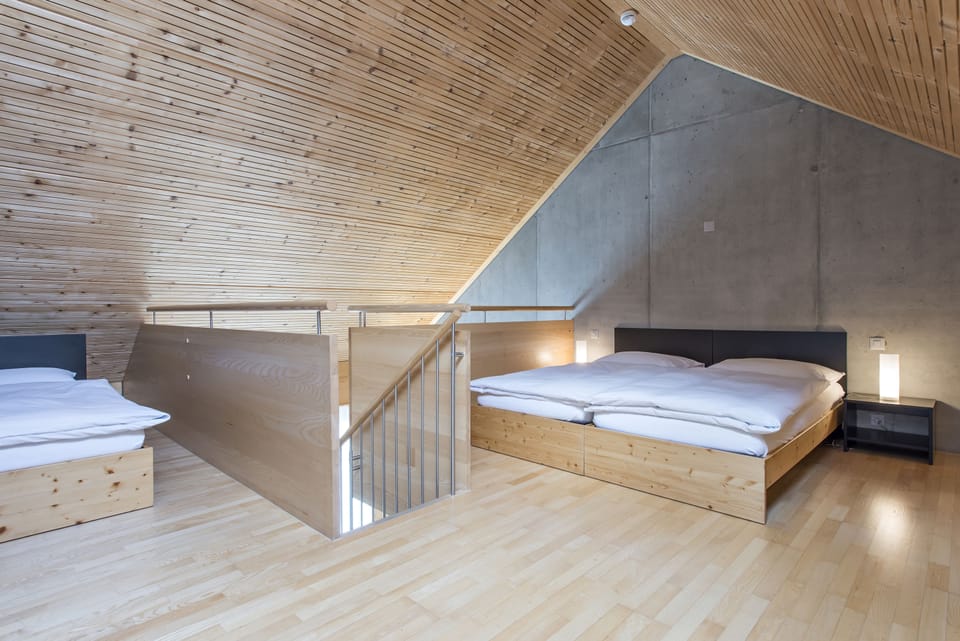 Studio (L+) | Down comforters, desk, free WiFi