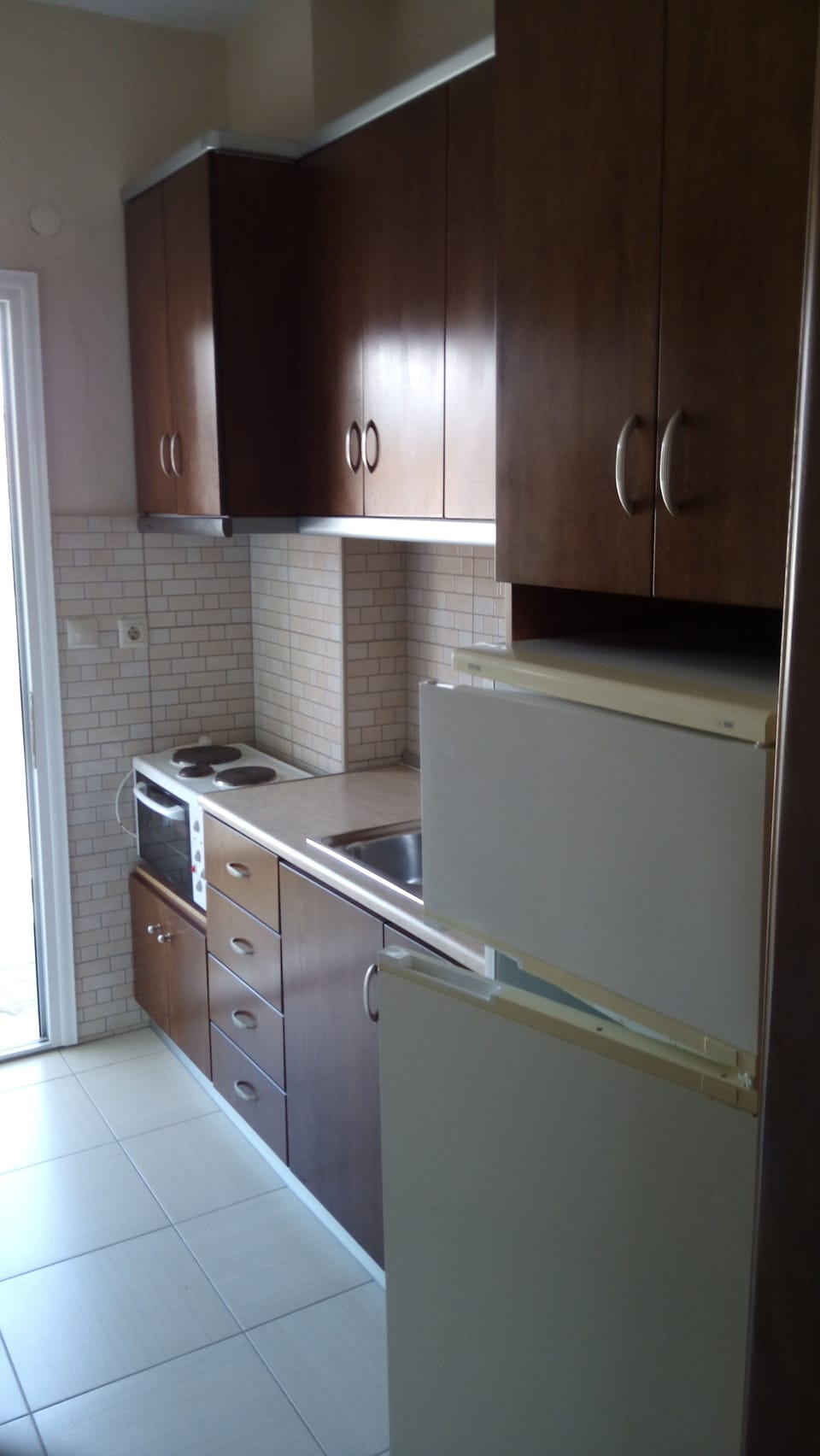 Double or Twin Room, 1 Double or 2 Twin Beds | Private kitchenette | Full-size fridge, oven, stovetop, cookware/dishes/utensils