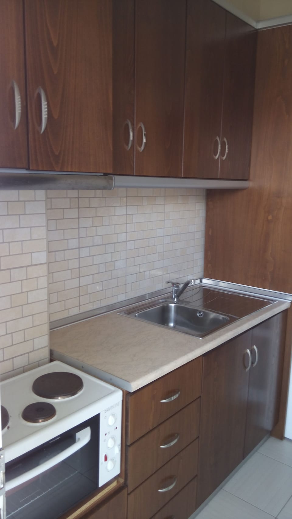 Double or Twin Room, 1 Double or 2 Twin Beds | Private kitchenette | Full-size fridge, oven, stovetop, cookware/dishes/utensils