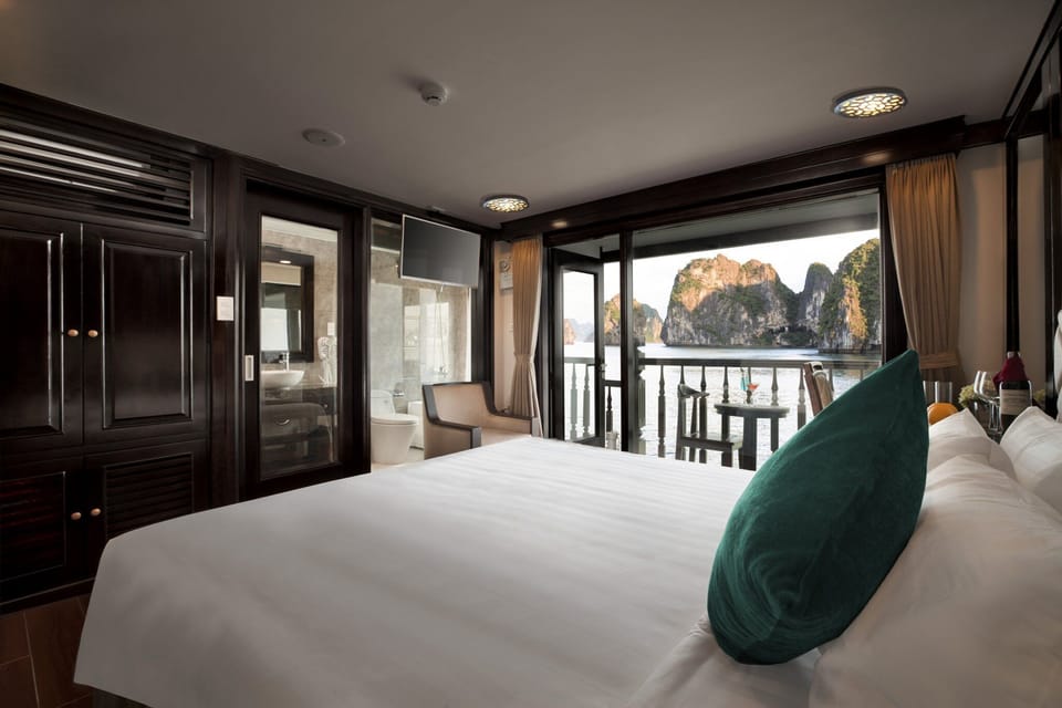 Senior Suite, Bathtub, Private Balcony & Jacuzzi - 3D2N | Frette Italian sheets, premium bedding, Select Comfort beds
