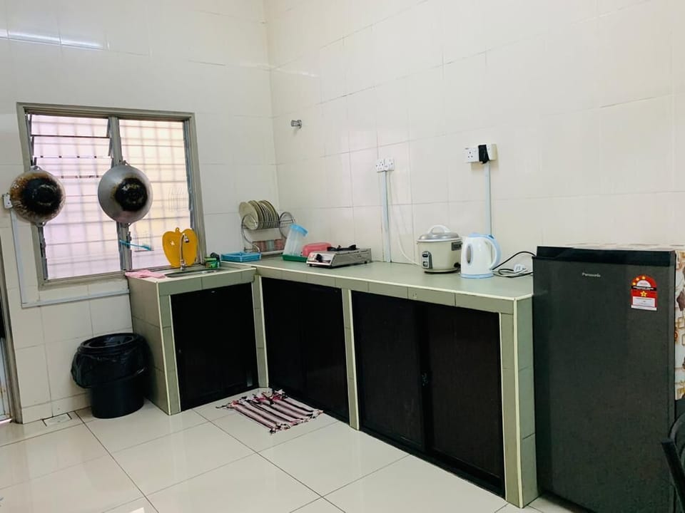 Family House, 4 Bedrooms, Non Smoking, Hill View | Private kitchen | Full-size fridge, stovetop, dishwasher, electric kettle