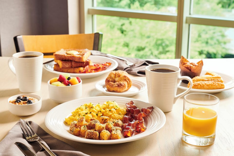 Breakfast and dinner served, American cuisine