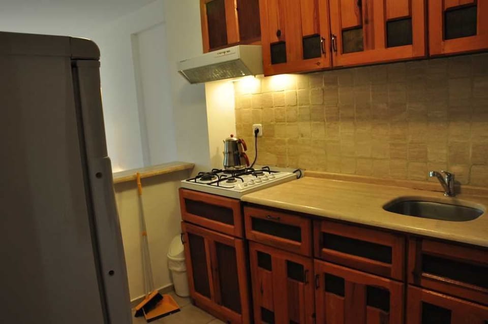 Standard Suite | Private kitchenette | Fridge, microwave, coffee/tea maker, electric kettle