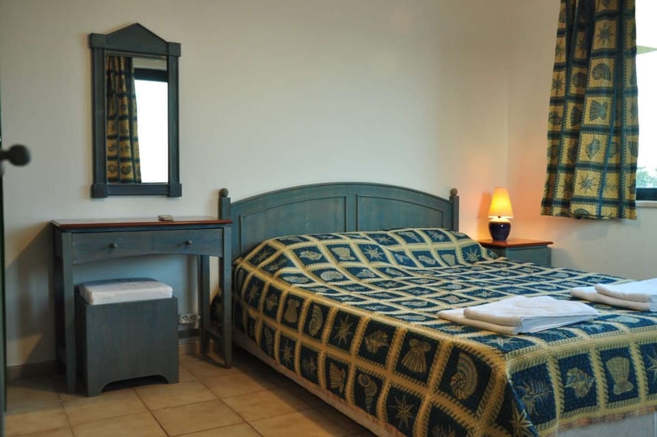 Minibar, in-room safe, blackout drapes, free WiFi