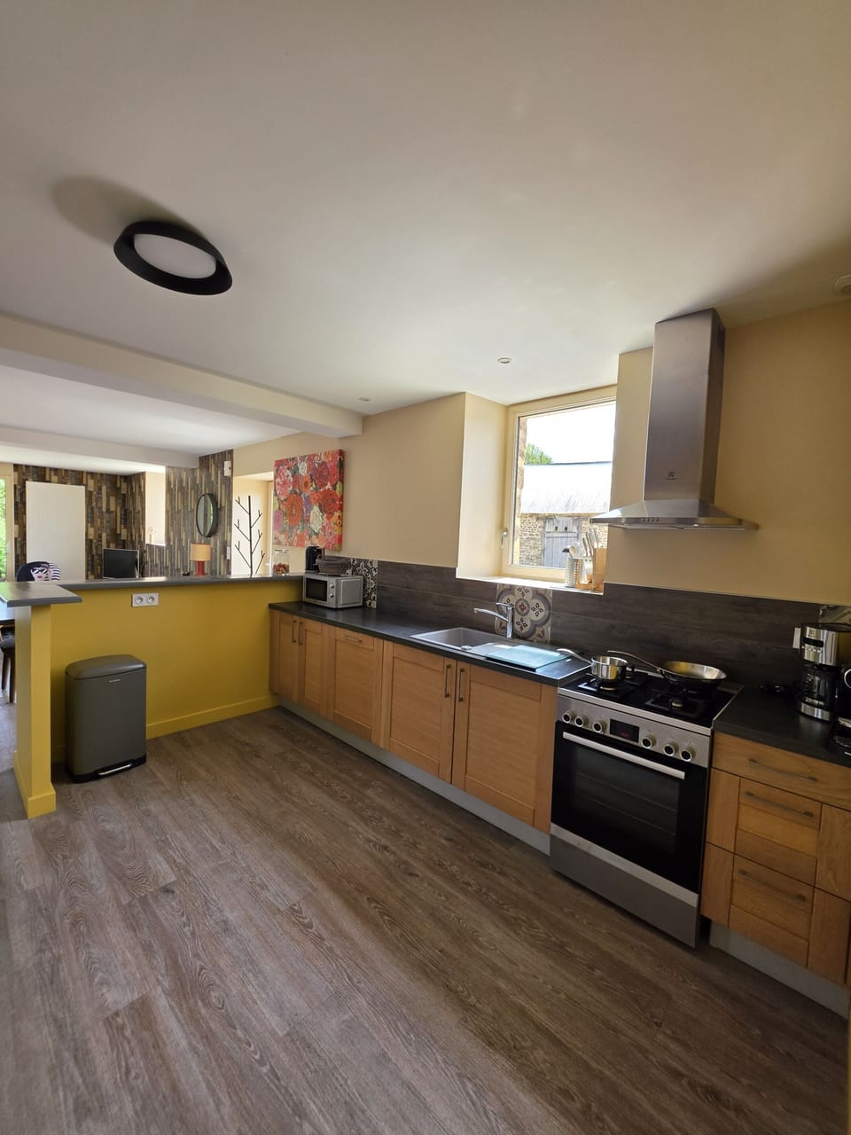 Cottage, Ensuite, Garden View | Shared kitchen | Highchair