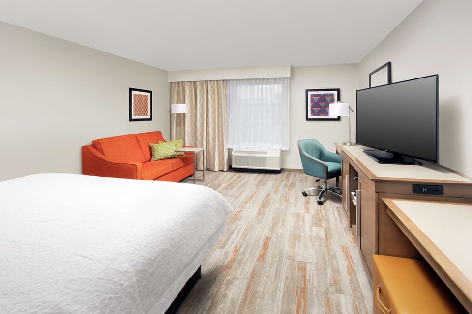 Premium bedding, in-room safe, free cribs/infant beds, free WiFi