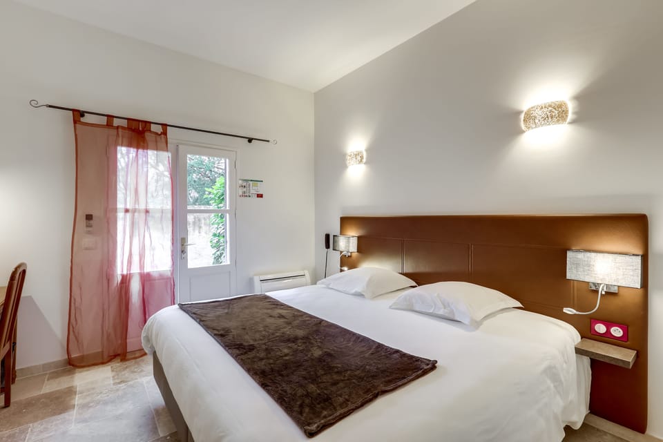 Suite, Terrace | Desk, blackout drapes, free WiFi, bed sheets