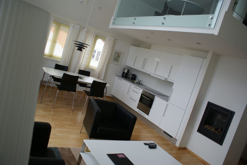 Apartment, 2 Bedrooms, Harbor View (Alcove) | Living area | Flat-screen TV