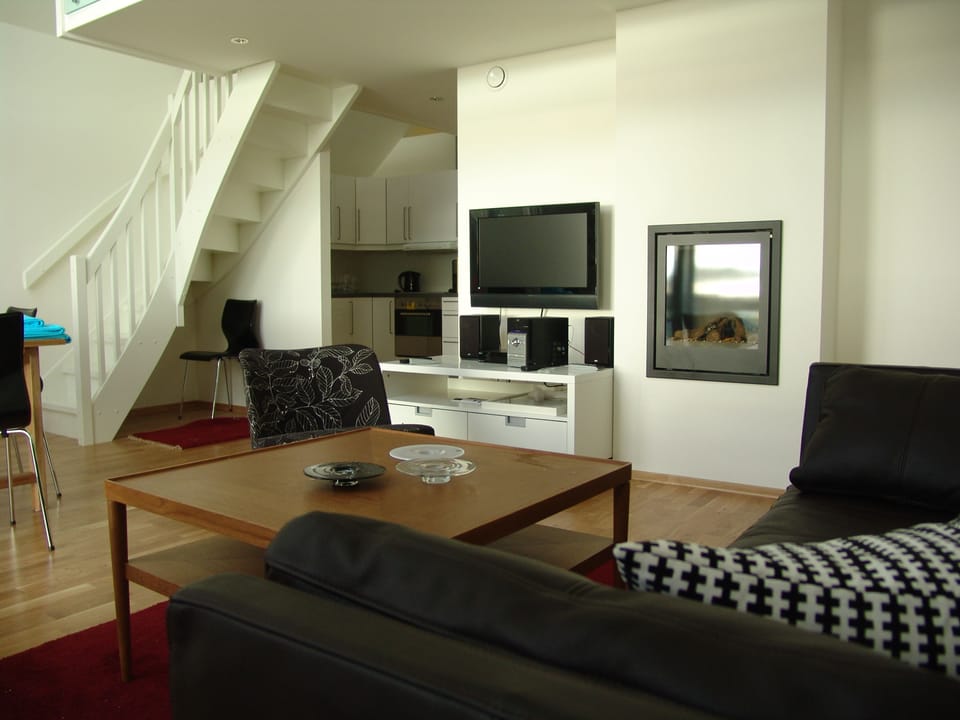 Apartment, 3 Bedrooms (Alcove) | Living room | Flat-screen TV
