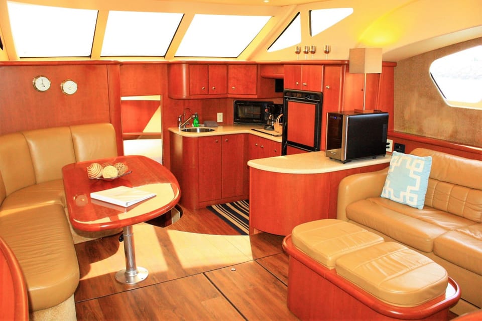 Ca Sea Ta  | Living area | 32-inch flat-screen TV with satellite channels, LCD TV