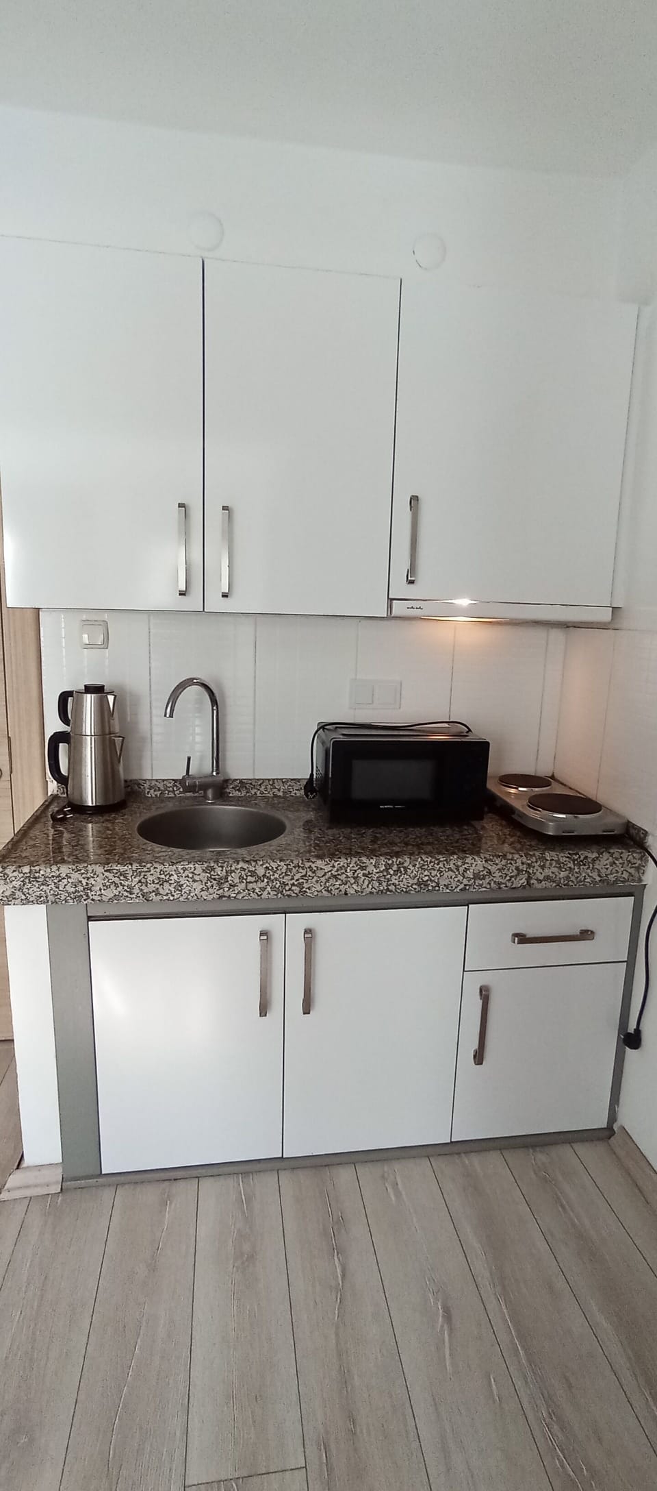 Comfort Apartment, 2 Bedrooms, Kitchenette | Private kitchen | Fridge, microwave, stovetop, coffee/tea maker