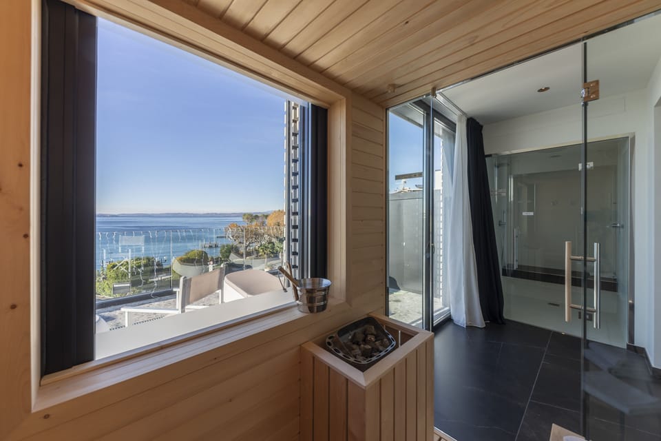 Deluxe Room, Terrace, Lake View (Private SPA) | Room amenity