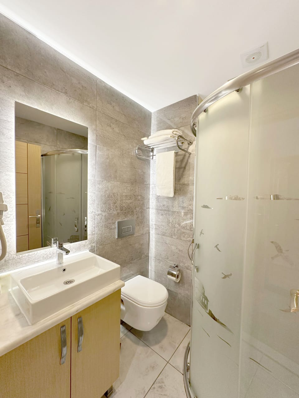 Standard Double or Twin Room, 1 Queen Bed, City View | Bathroom | Shower, free toiletries, hair dryer, bathrobes