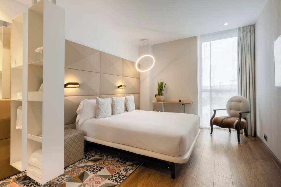 Hypo-allergenic bedding, minibar, in-room safe, desk