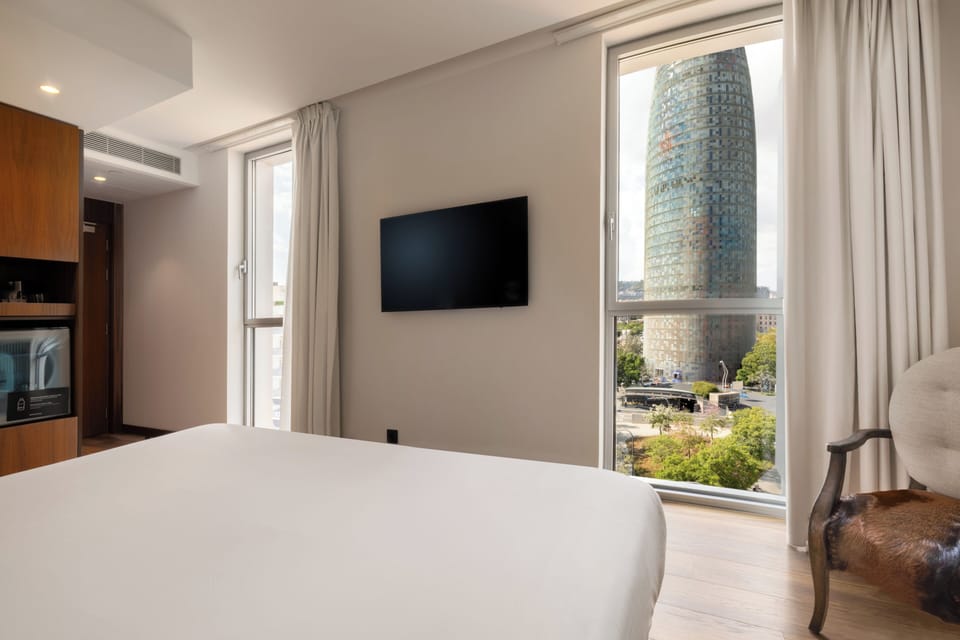Double Room Glòries Tower view | Hypo-allergenic bedding, minibar, in-room safe, desk
