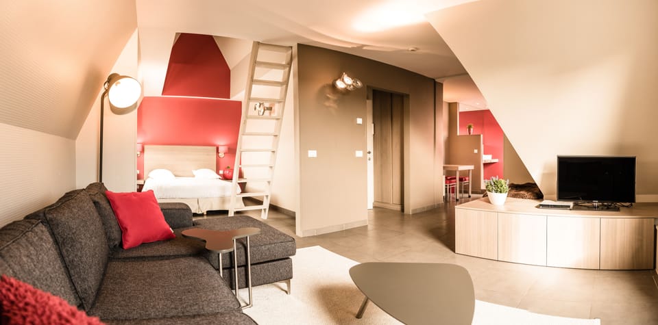 Luxury Loft, Kitchen | Living area | 40-inch Smart TV with digital channels, TV