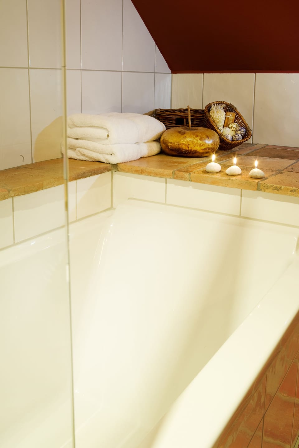 Triple Room | Deep soaking bathtub