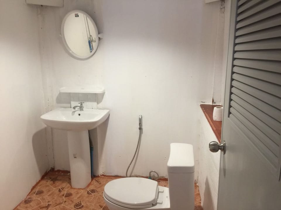Bungalow, Lake View, Lakeside | Bathroom | Shower, free toiletries, towels