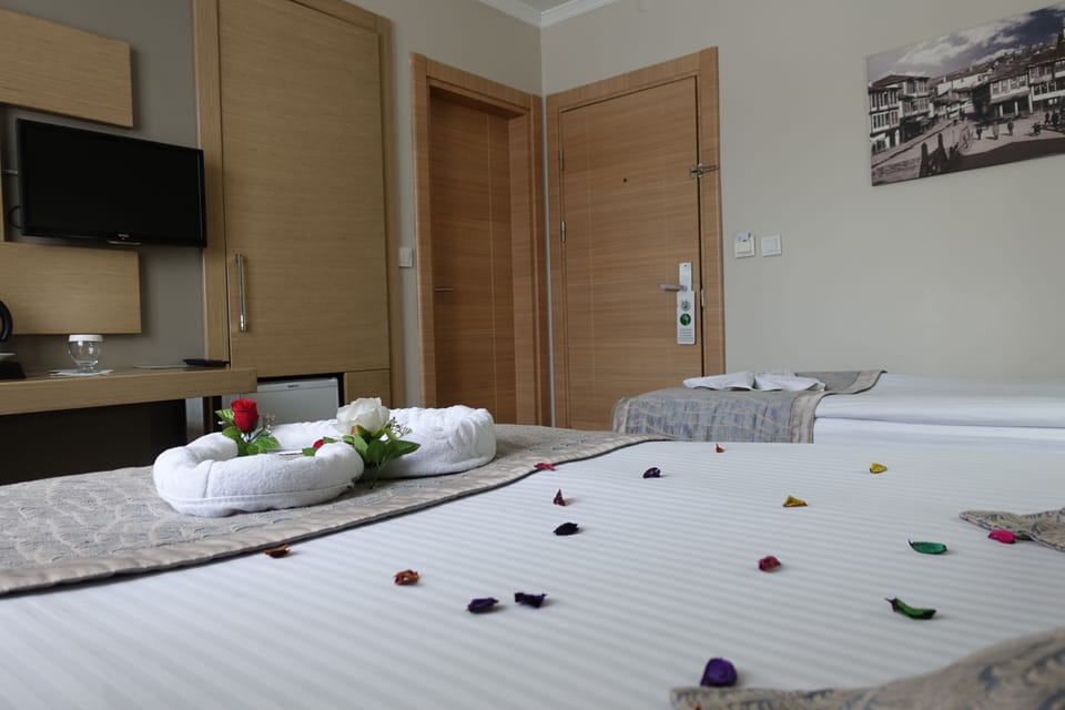 Standard Room | Free minibar items, in-room safe, desk, soundproofing