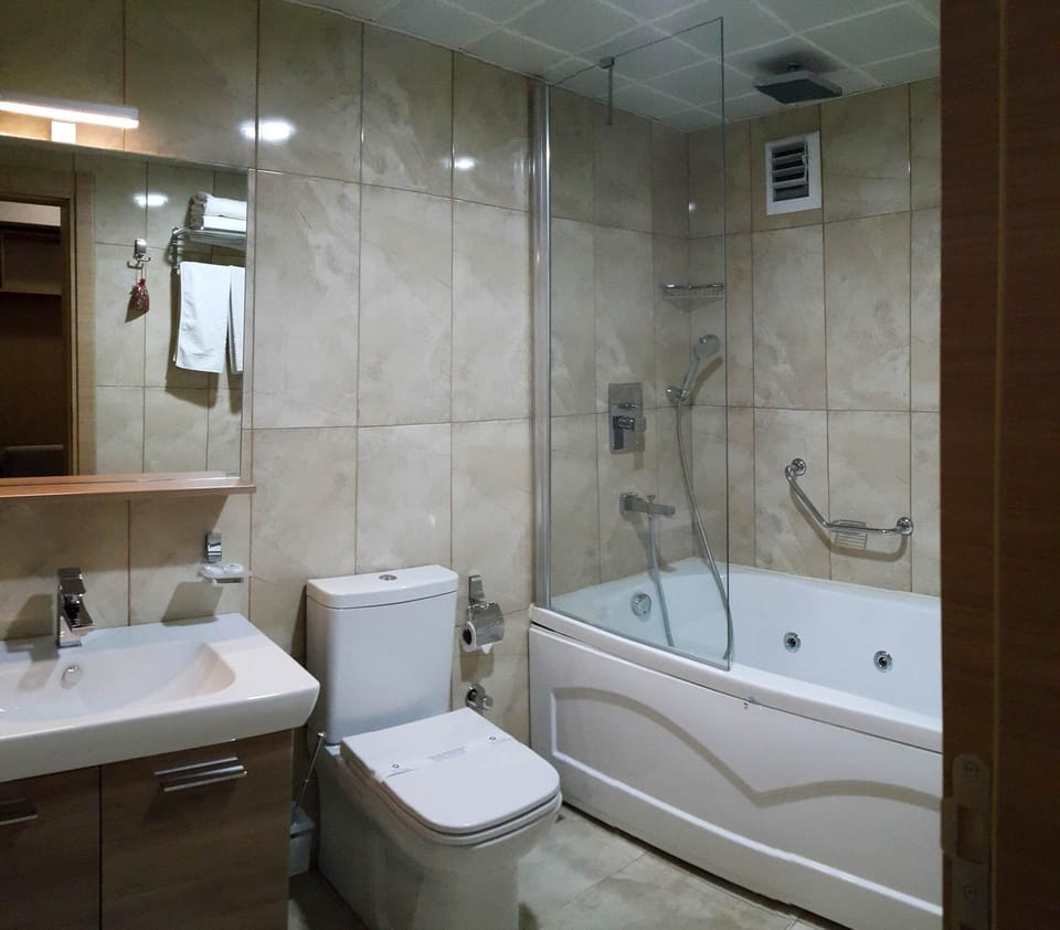 Suite, 1 Bedroom | Bathroom | Free toiletries, hair dryer, slippers, towels