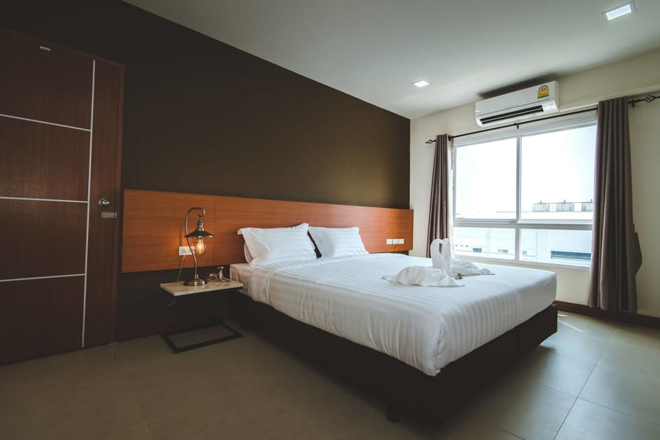 Minibar, desk, rollaway beds, free WiFi