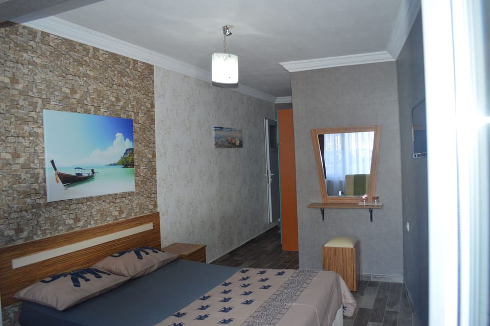 Double Room, Ground Floor | Desk, soundproofing, iron/ironing board, free WiFi