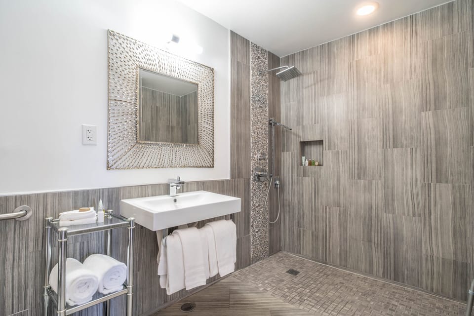 Suite, 1 King Bed, Kitchenette, Mountain View | Bathroom | Shower, free toiletries, hair dryer, towels