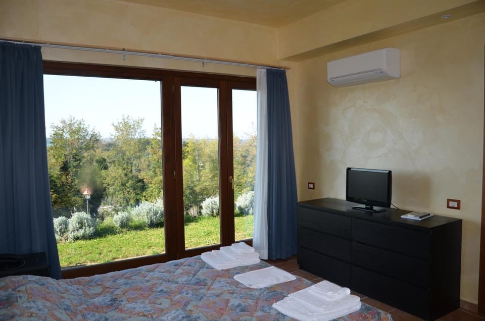 In-room safe, desk, soundproofing, cribs/infant beds