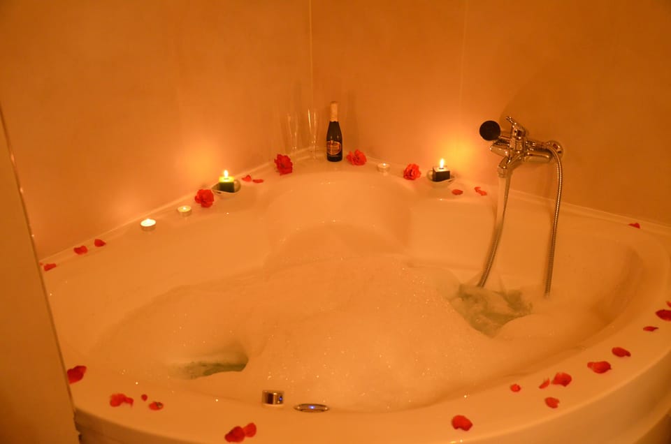 Jetted tub