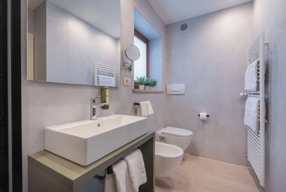 Double Room Superior Panorama | Bathroom | Shower, eco-friendly toiletries, hair dryer, bidet