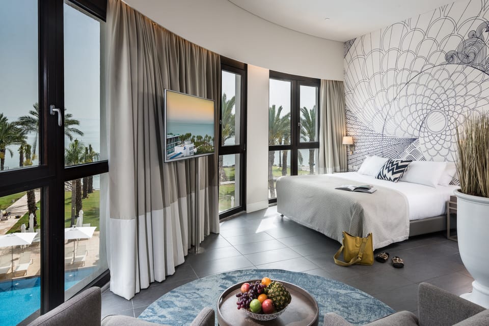 1 bedroom, premium bedding, minibar, in-room safe