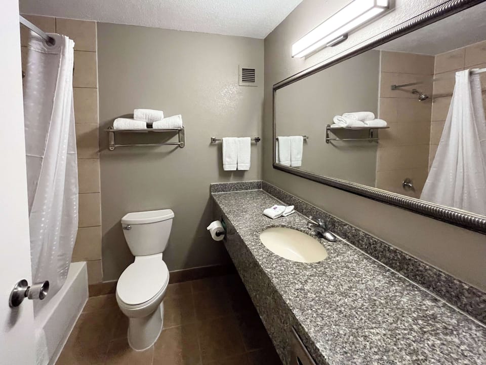Deluxe Room, 2 Queen Beds, Non Smoking | Bathroom | Deep soaking tub, free toiletries, hair dryer, towels
