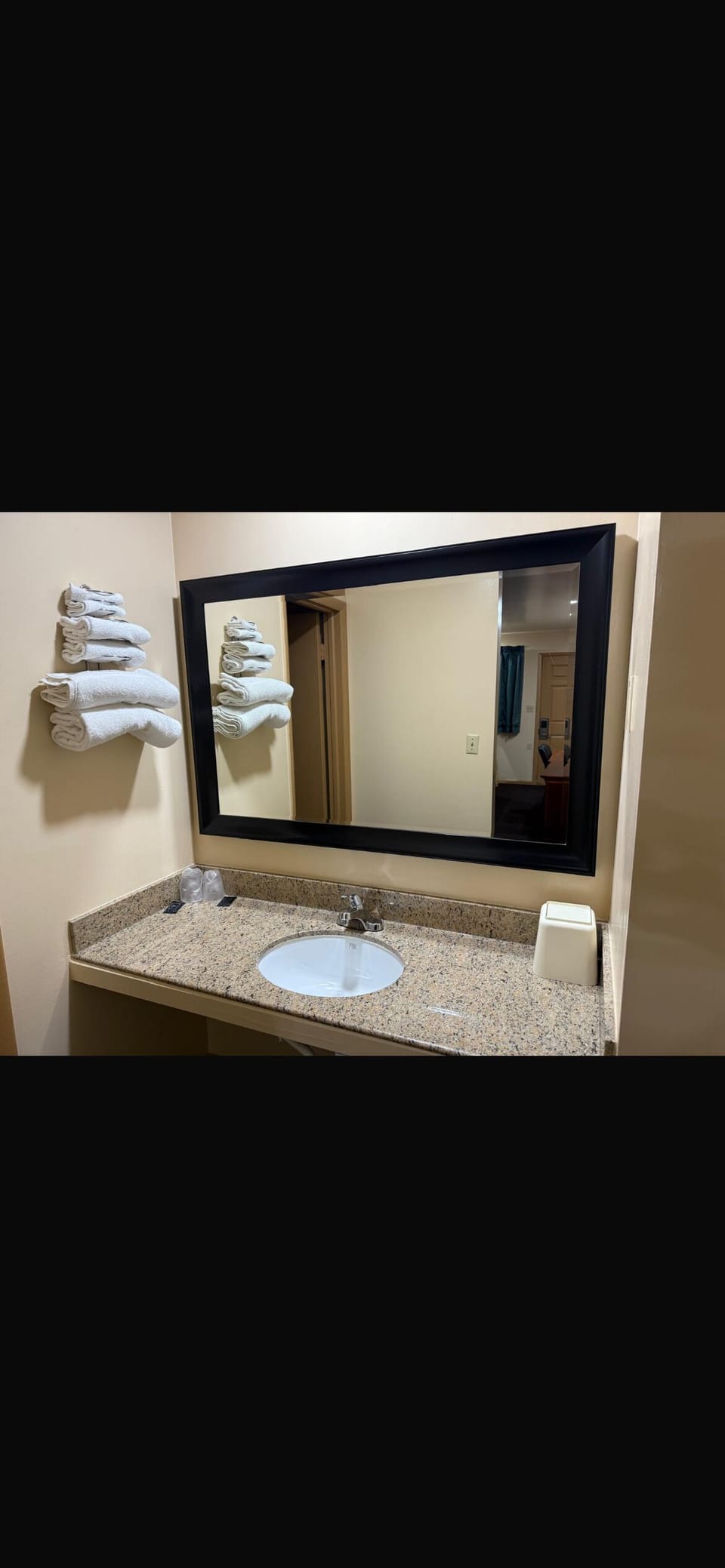 Standard Room, 2 Queen Beds | Bathroom | Combined shower/tub, towels