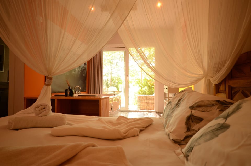 Comfort Suite (Earth Jacuzzi) | 1 bedroom, premium bedding, down comforters, pillowtop beds