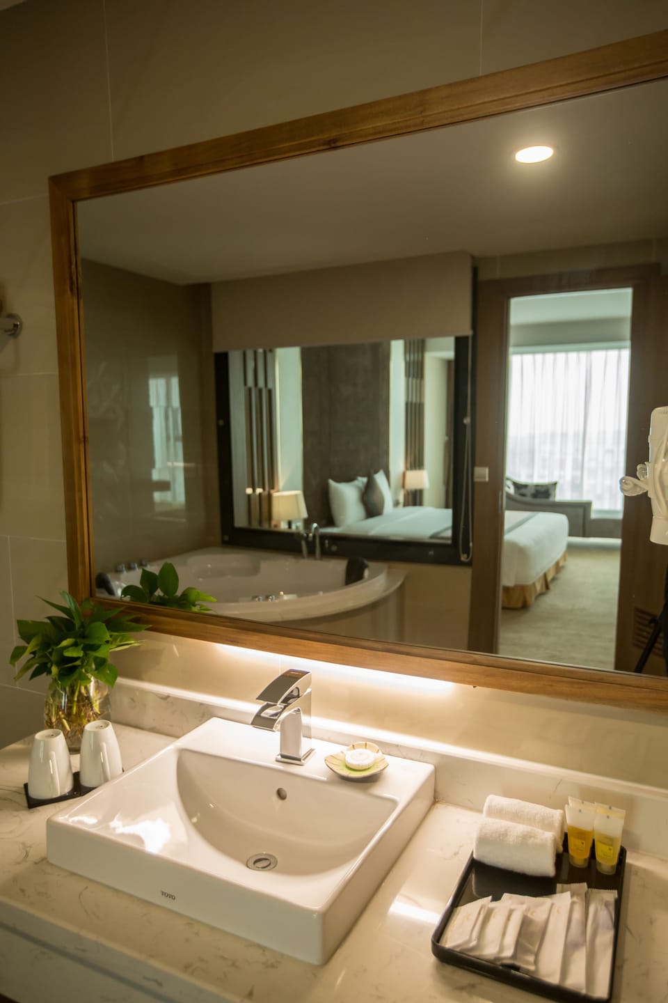 Grand Suite | Bathroom | Free toiletries, hair dryer, slippers, towels