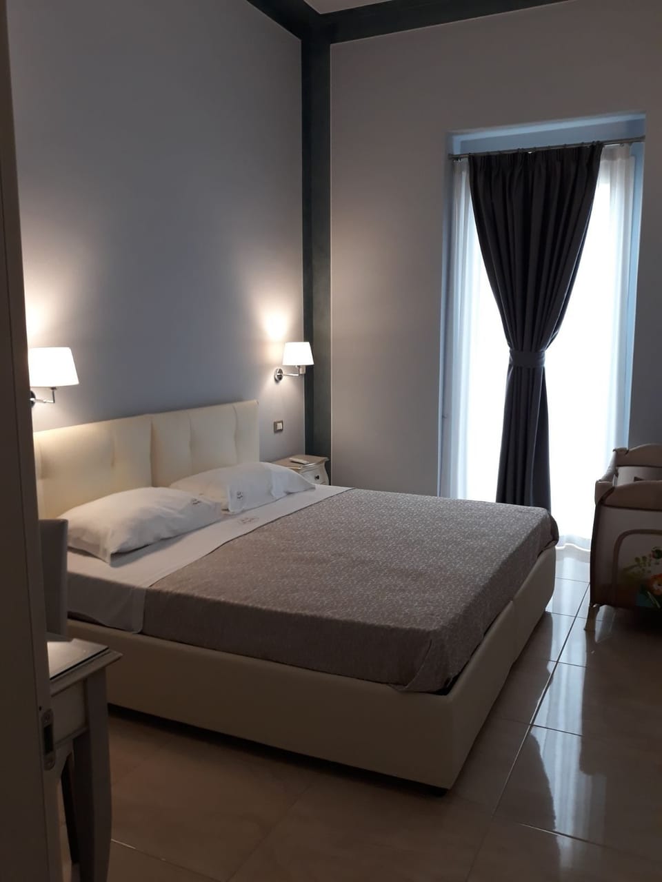 Deluxe Twin Room, Balcony (Camera 8) | Minibar, soundproofing, cribs (surcharge), WiFi (free)